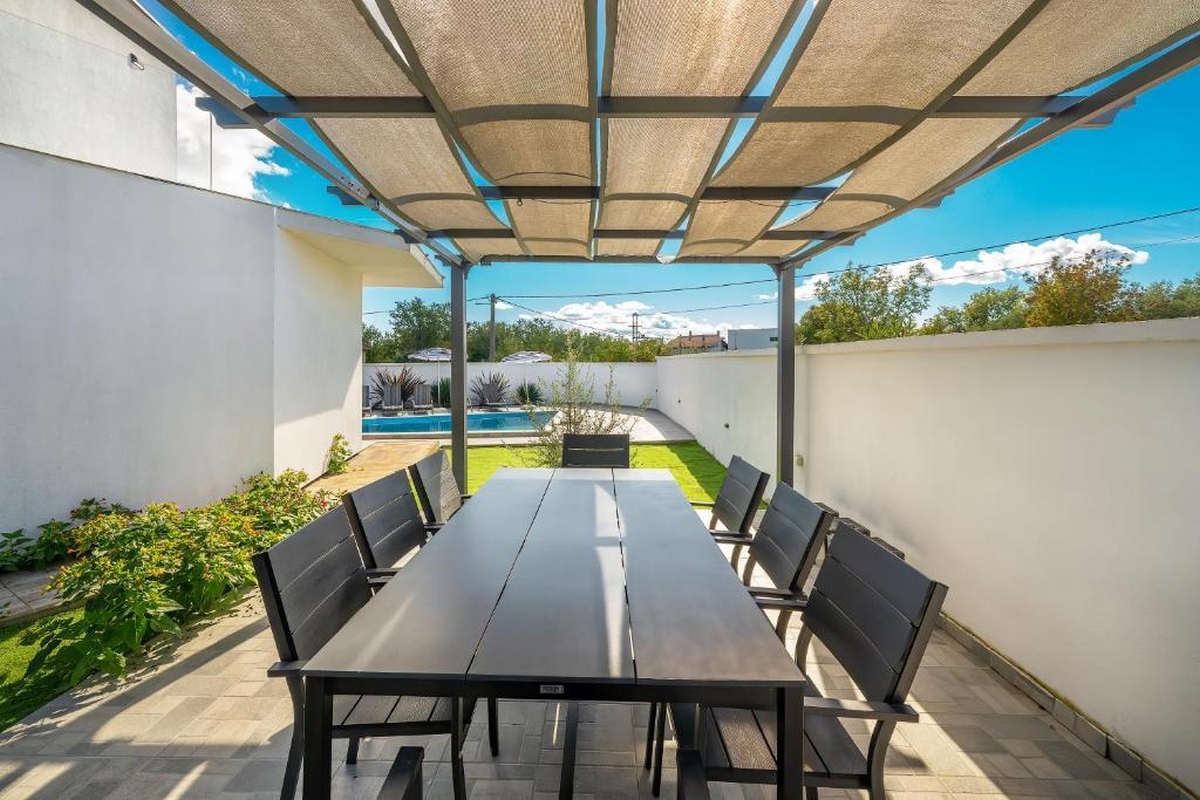 Casa moderna indipendente con piscina vicino alla città di Krk