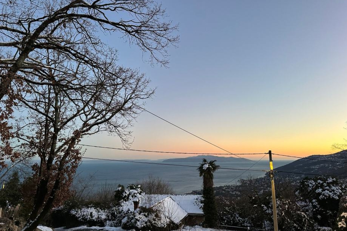 Terreno edificabile con progetto preliminare e vista mare