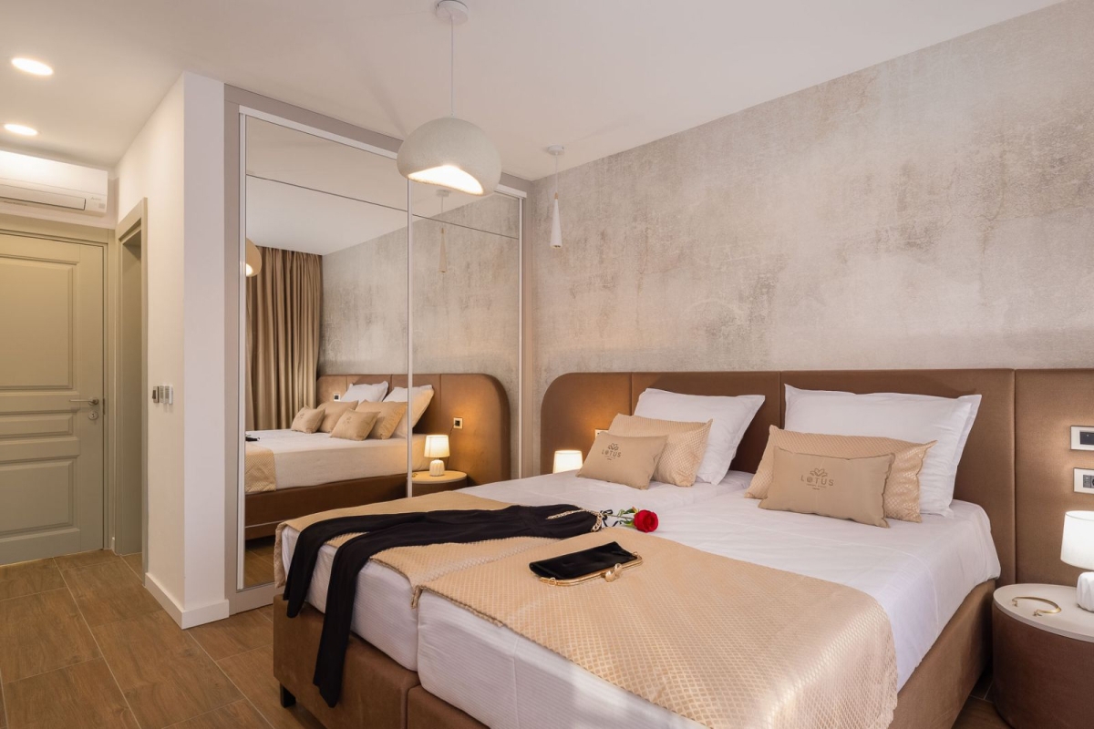 Villa di nuova costruzione con piscina e vista mare