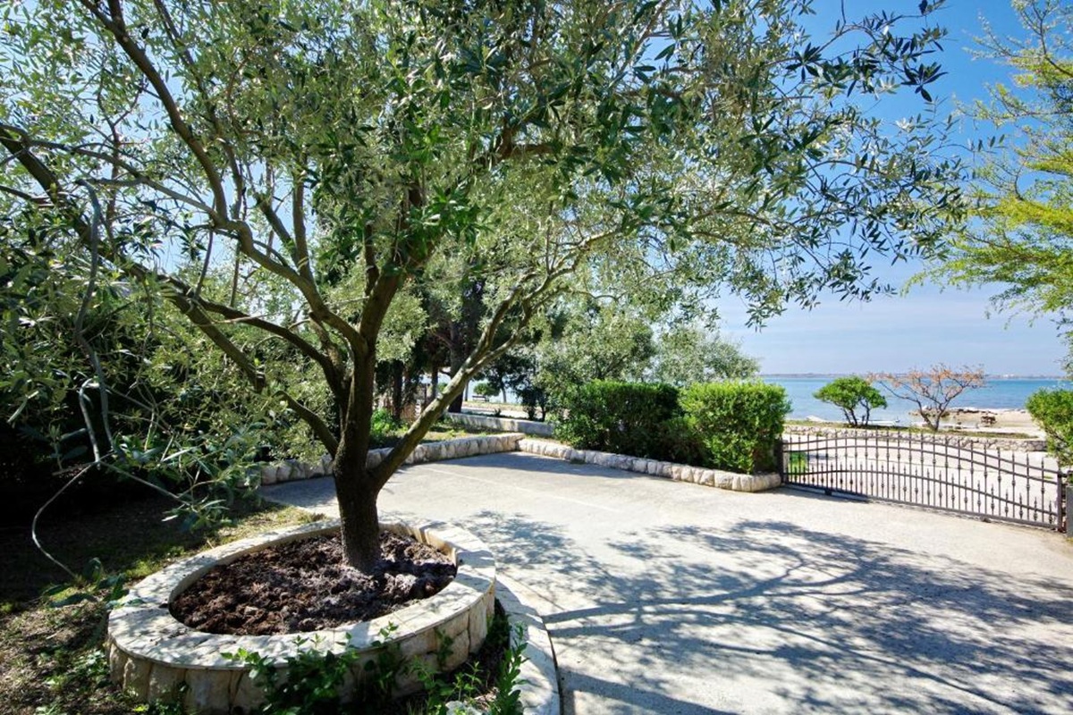 Palazzina in prima fila al mare