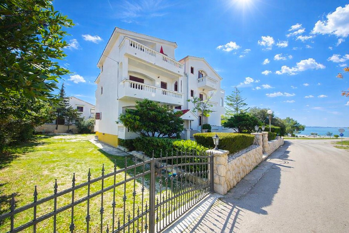 Palazzina in prima fila al mare