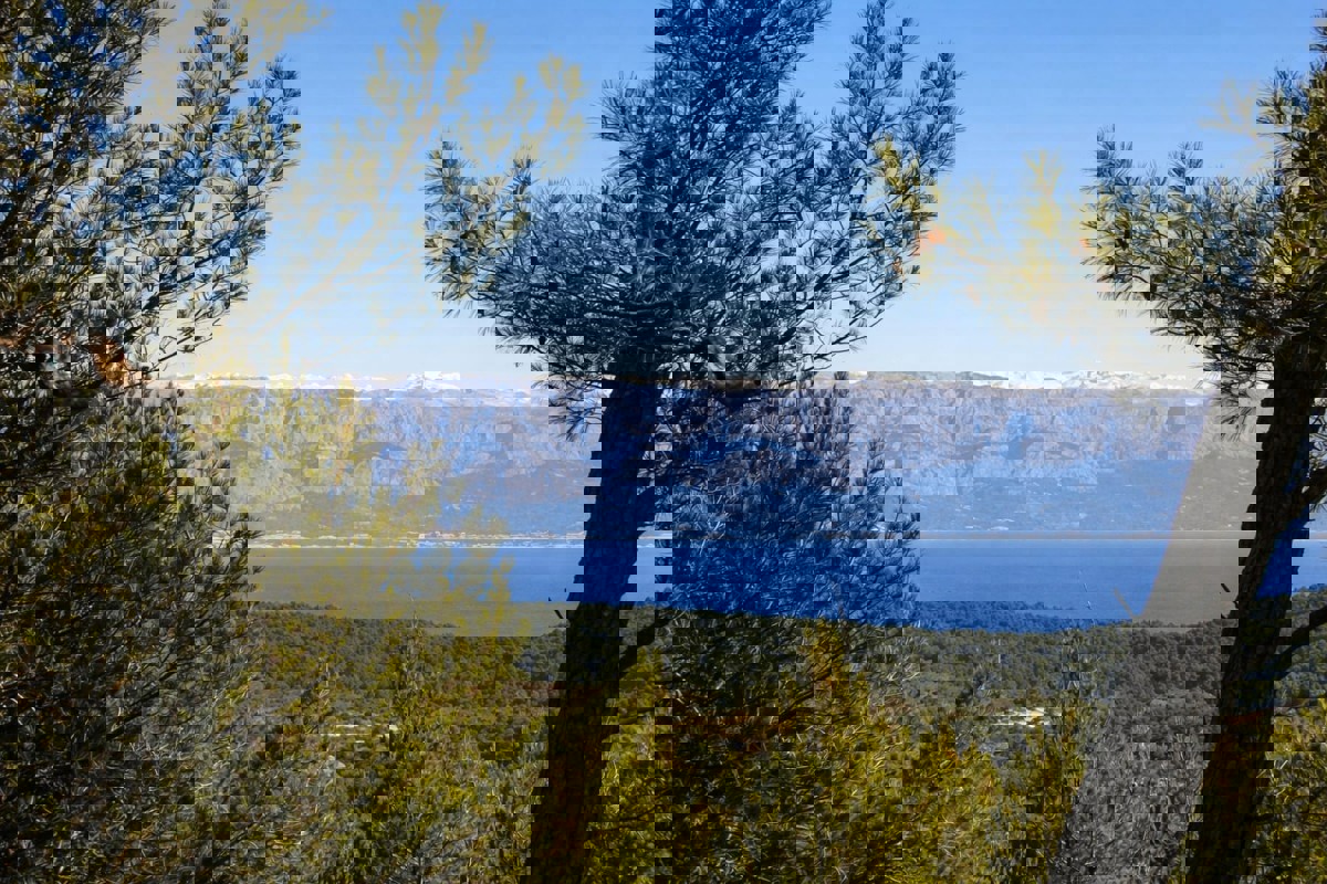 Terreno edificabile con progetto di villa in posizione privilegiata