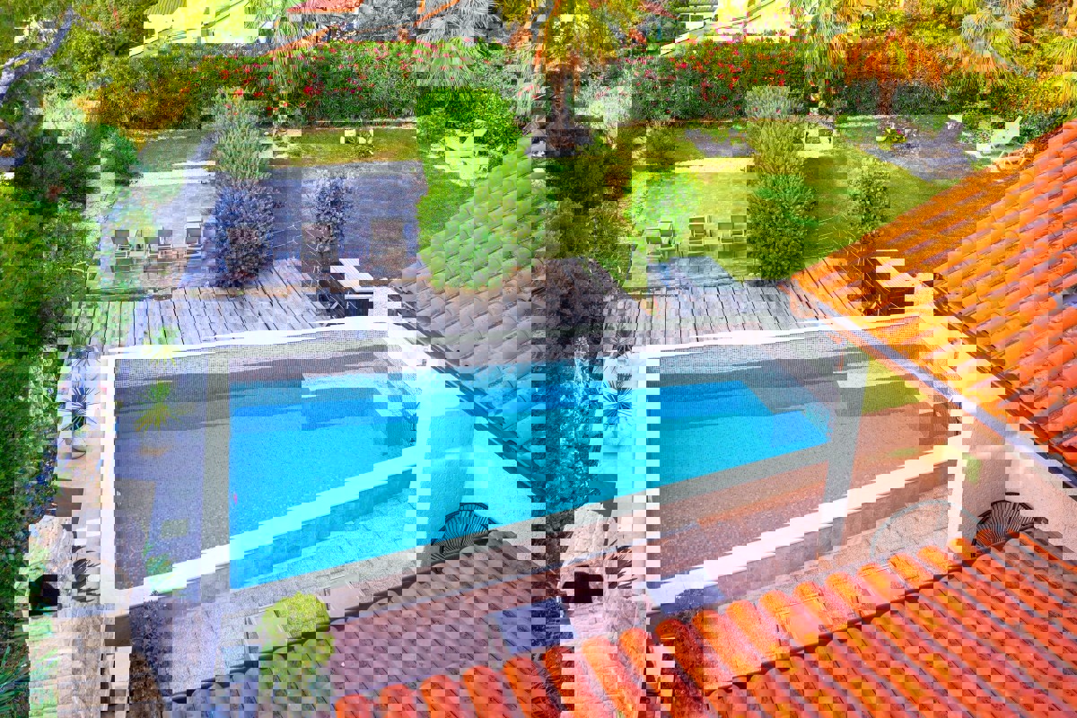 Casa vacanze con giardino mediterraneo, piscina e sauna