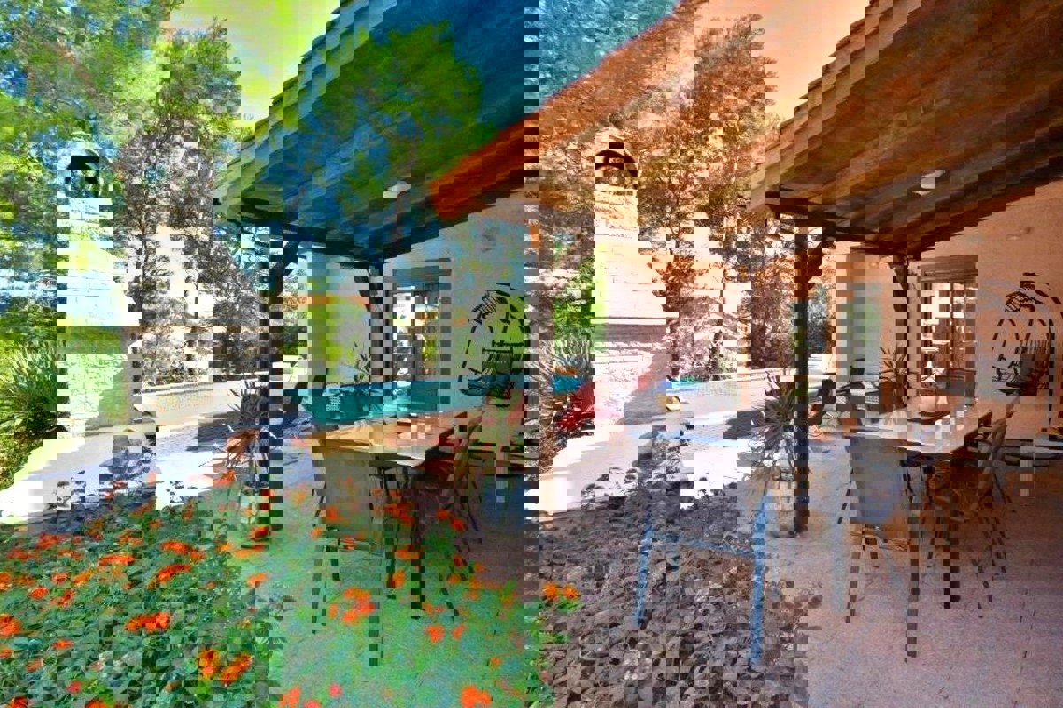 Casa vacanze con giardino mediterraneo, piscina e sauna