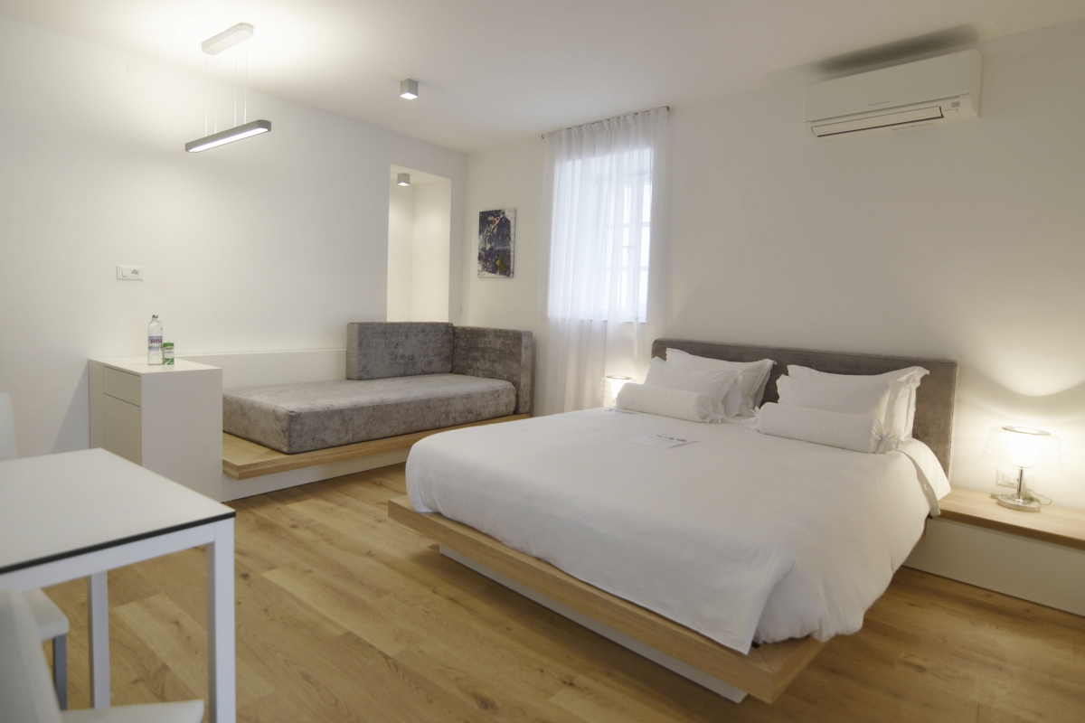 Casa indipendente in pietra ristrutturata con due unità abitative