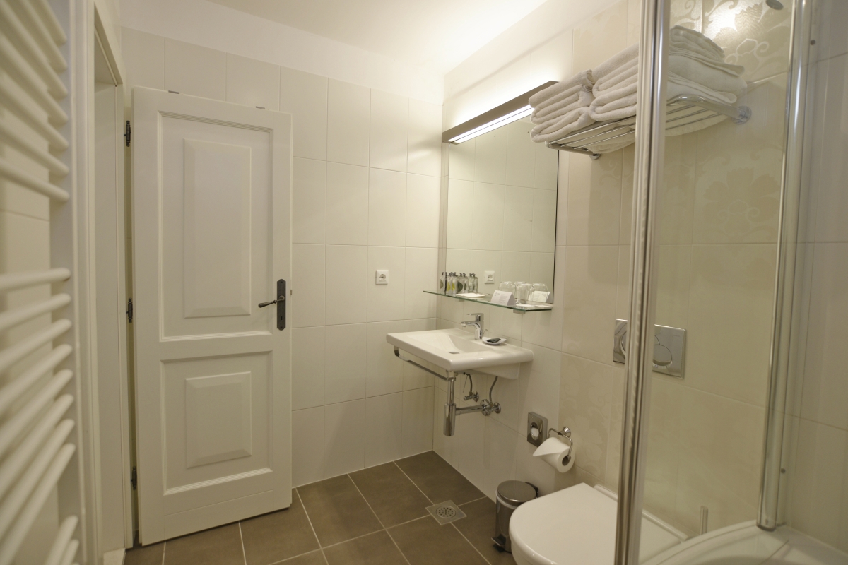 Casa indipendente in pietra ristrutturata con due unità abitative