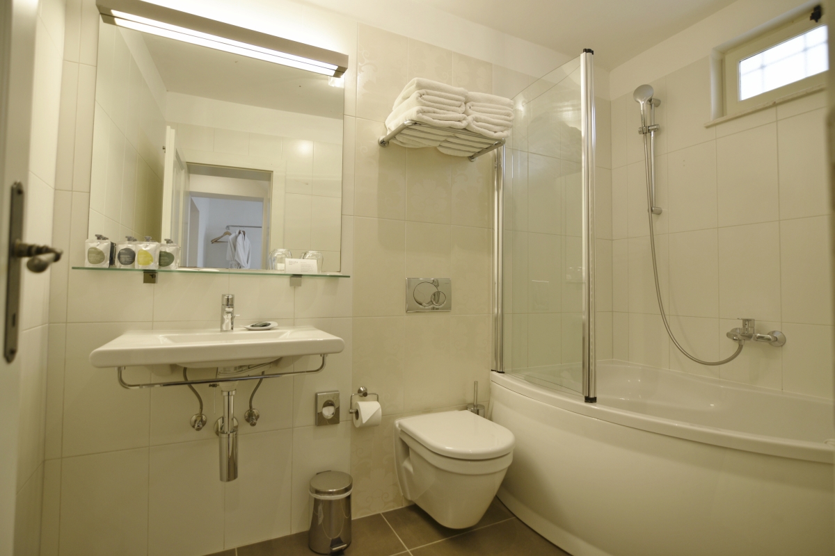 Casa indipendente in pietra ristrutturata con due unità abitative