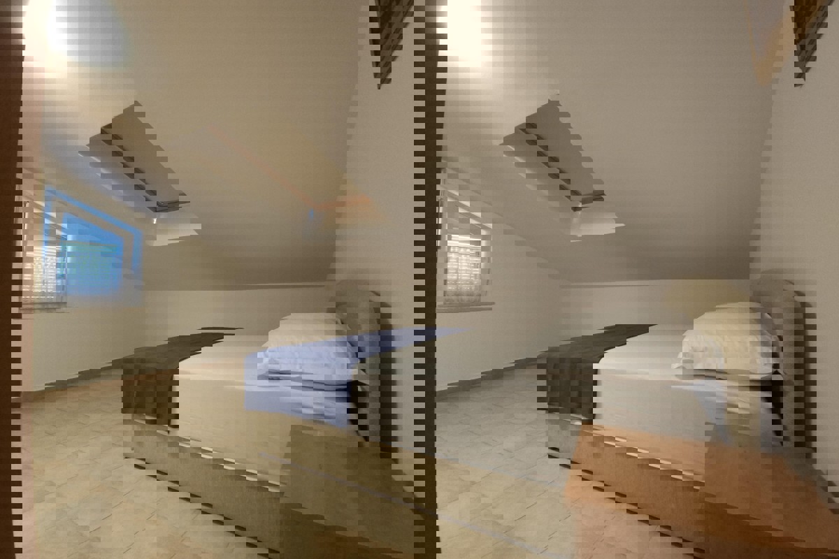 Appartamento con ampia terrazza e vista mare