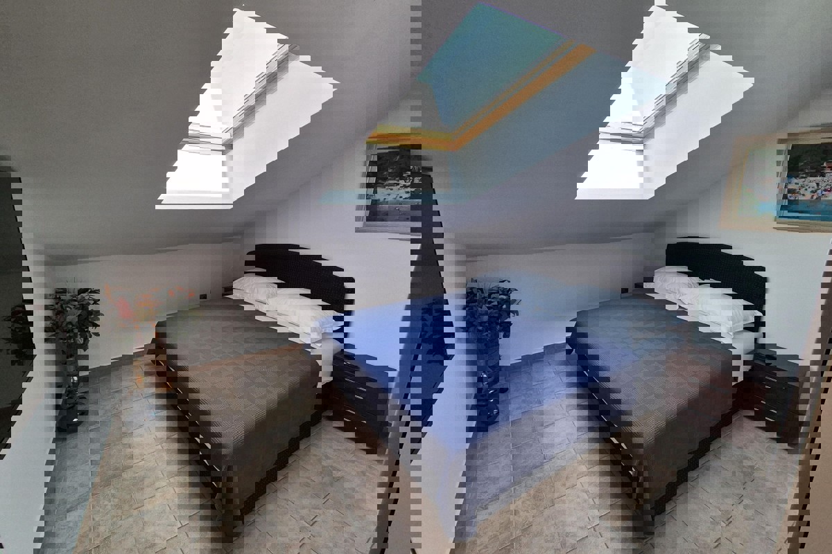 Appartamento con ampia terrazza e vista mare