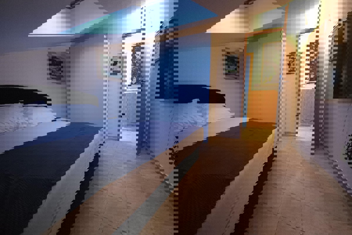 Appartamento con ampia terrazza e vista mare