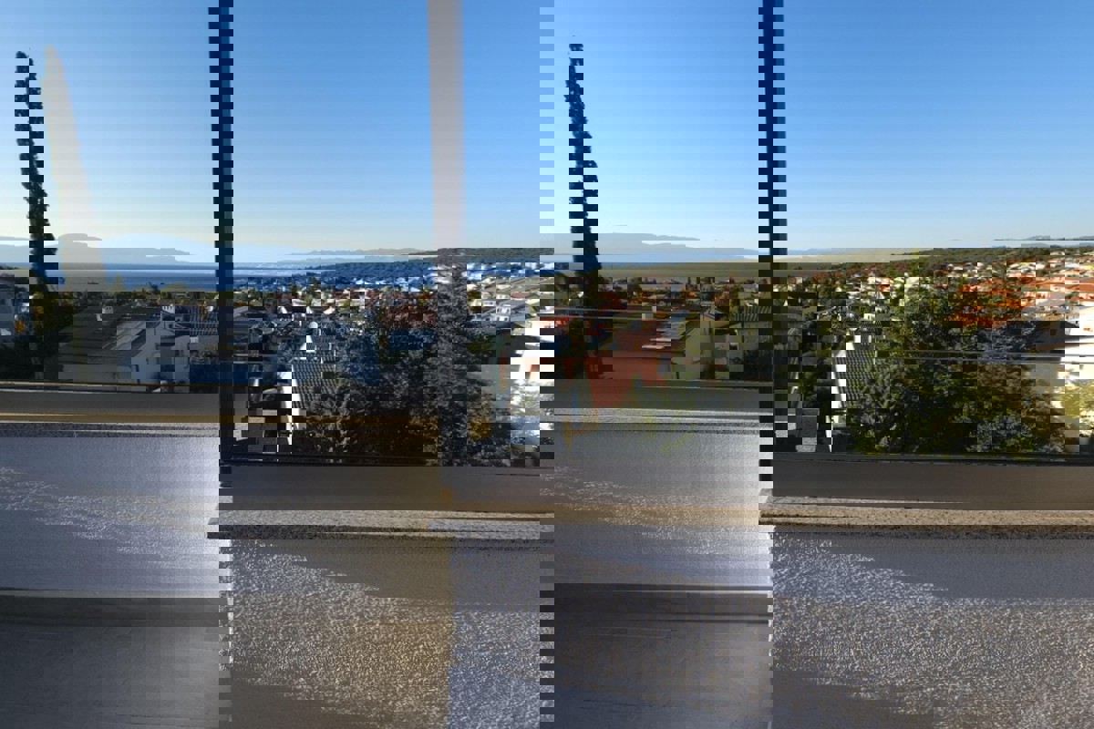 Appartamento con ampia terrazza e vista mare