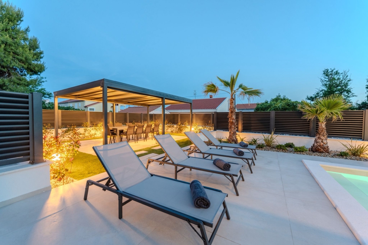 Villa di lusso con piscina e vista mare aperta