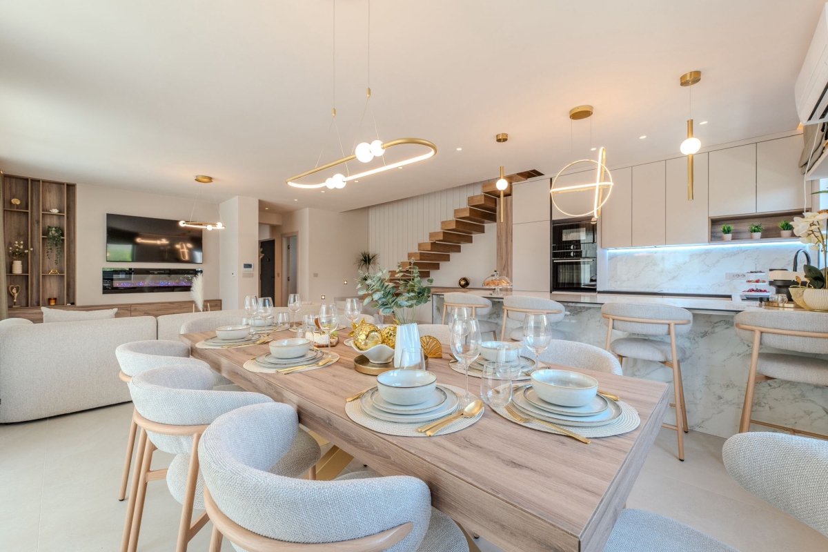 Villa di lusso con piscina e vista mare aperta