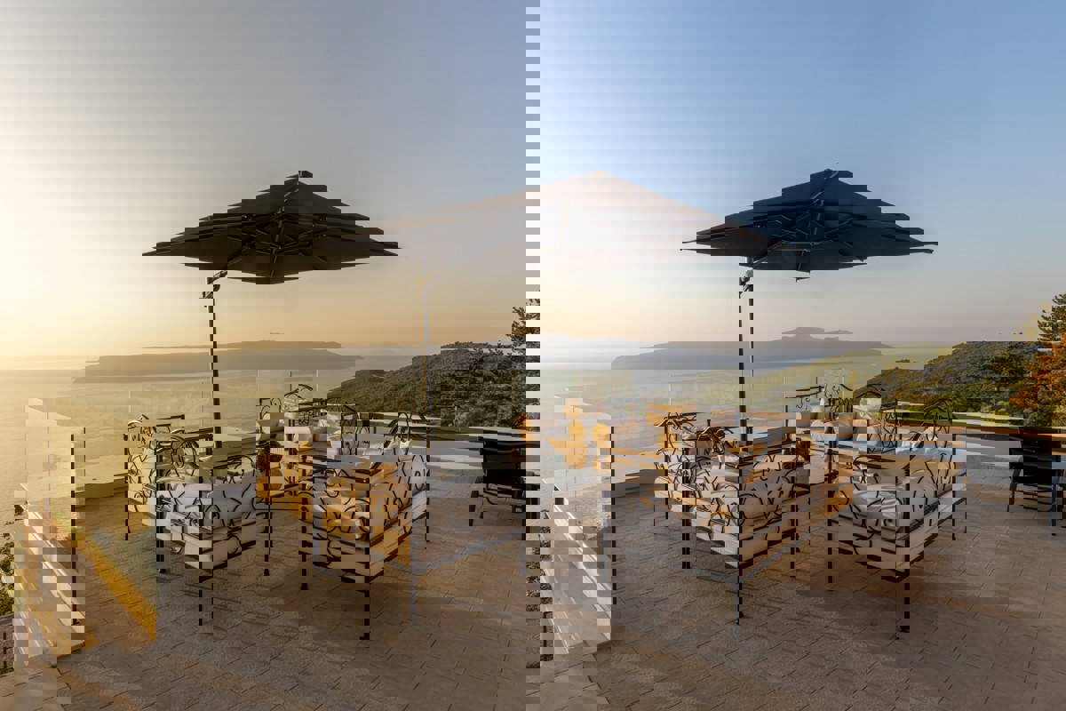 Villa di lusso in collina con vista panoramica sul Quarnero, piscina e totale privacy