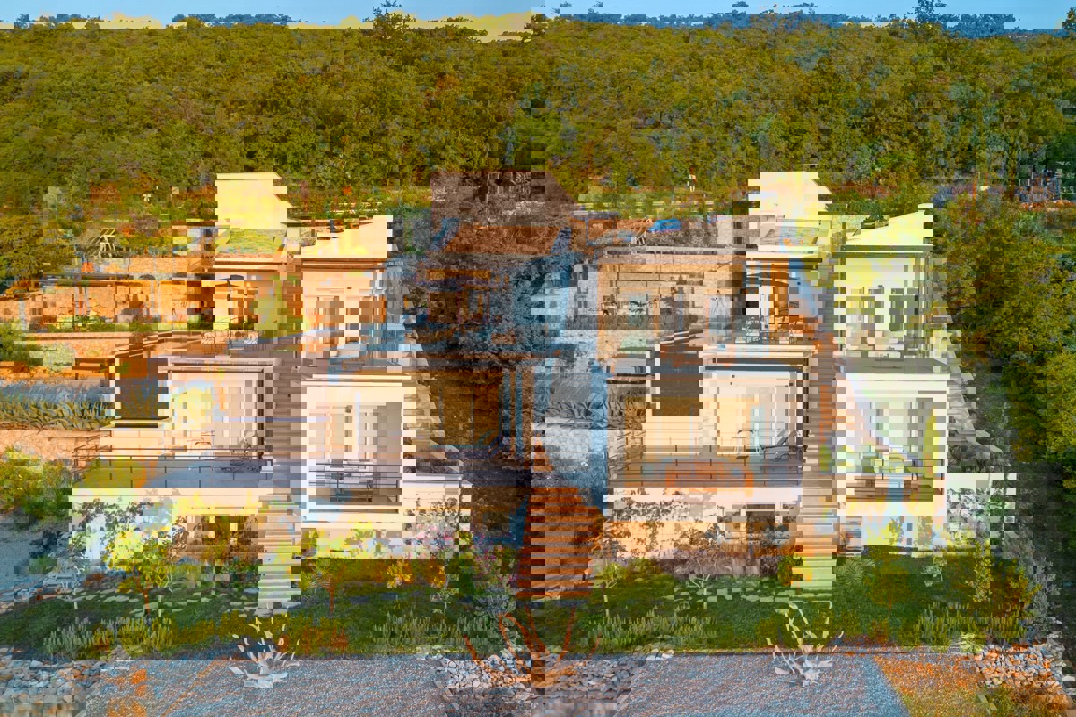 Villa di lusso in collina con vista panoramica sul Quarnero, piscina e totale privacy