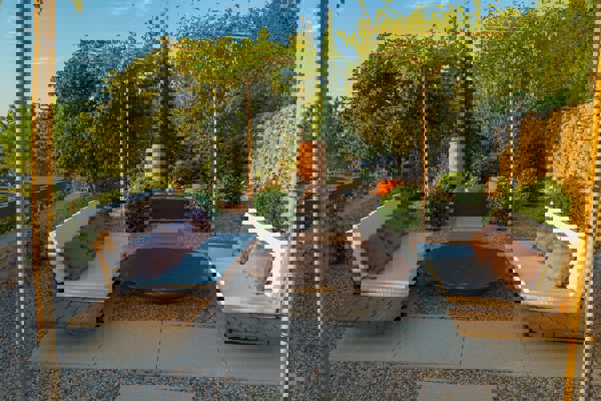 Villa di lusso in collina con vista panoramica sul Quarnero, piscina e totale privacy