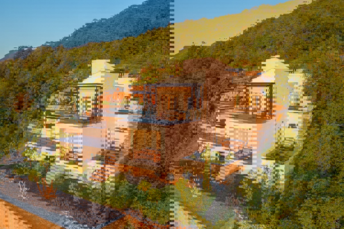 Villa di lusso in collina con vista panoramica sul Quarnero, piscina e totale privacy