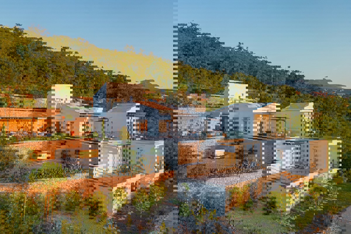 Villa di lusso in collina con vista panoramica sul Quarnero, piscina e totale privacy