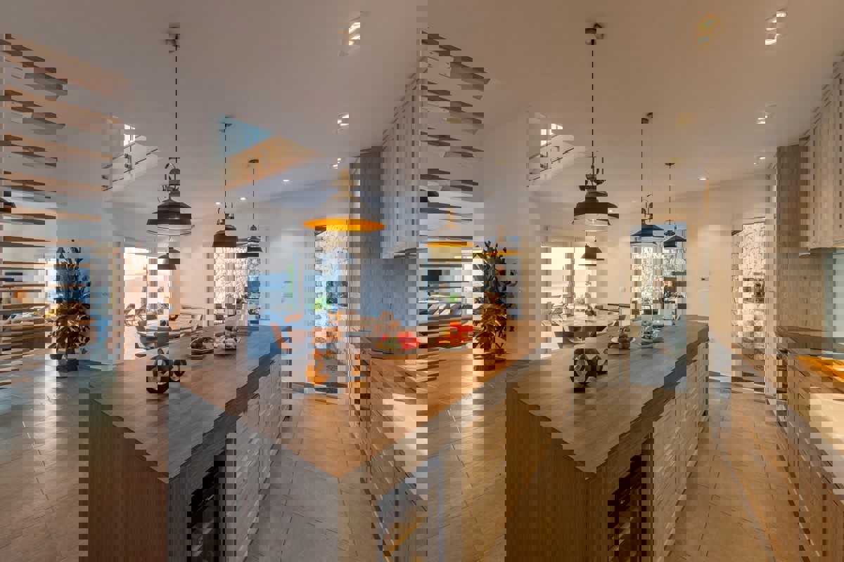 Villa di lusso in collina con vista panoramica sul Quarnero, piscina e totale privacy