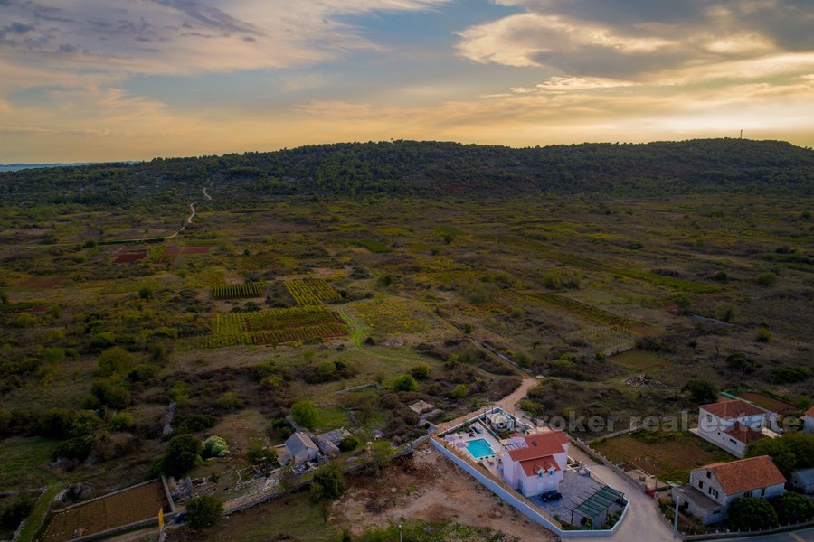 Villa nuova costruzione con piscina, in vendita