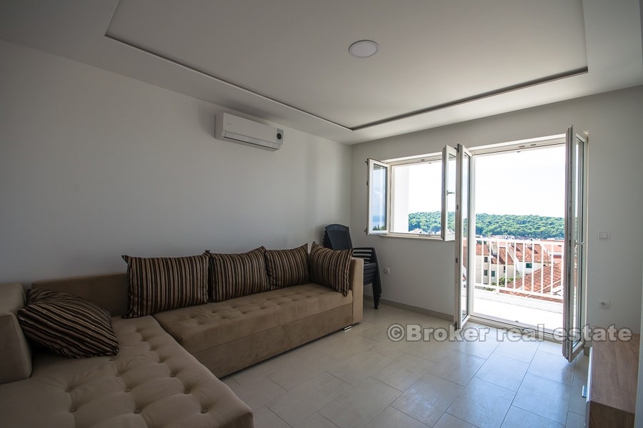 Appartamento duplex con vista mare, in vendita