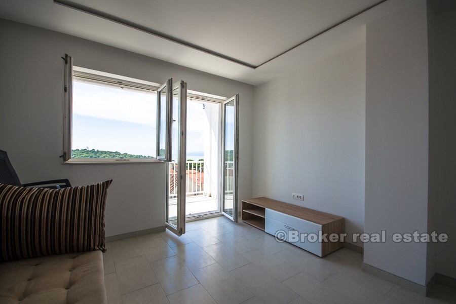 Appartamento duplex con vista mare, in vendita