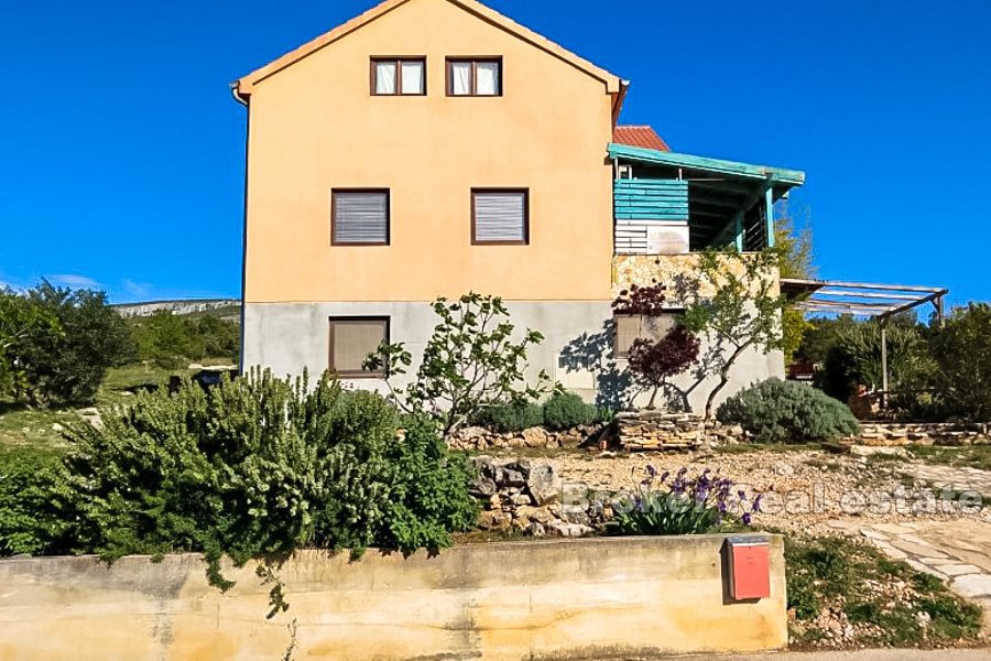 Casa indipendente con vista mare