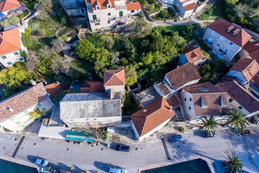 Proprietà in pietra nel centro della città