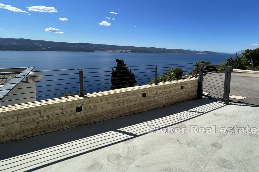 Villa con piscina e vista mare aperta