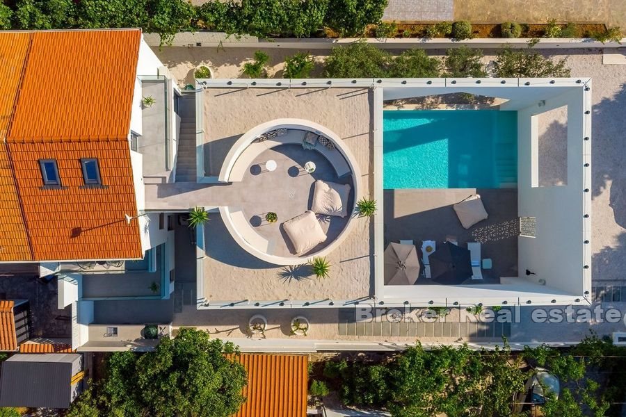 Villa moderna con piscina