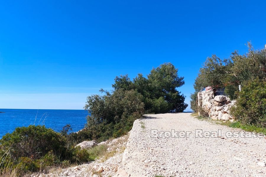 Terreno edificabile con progetto, prima fila al mare