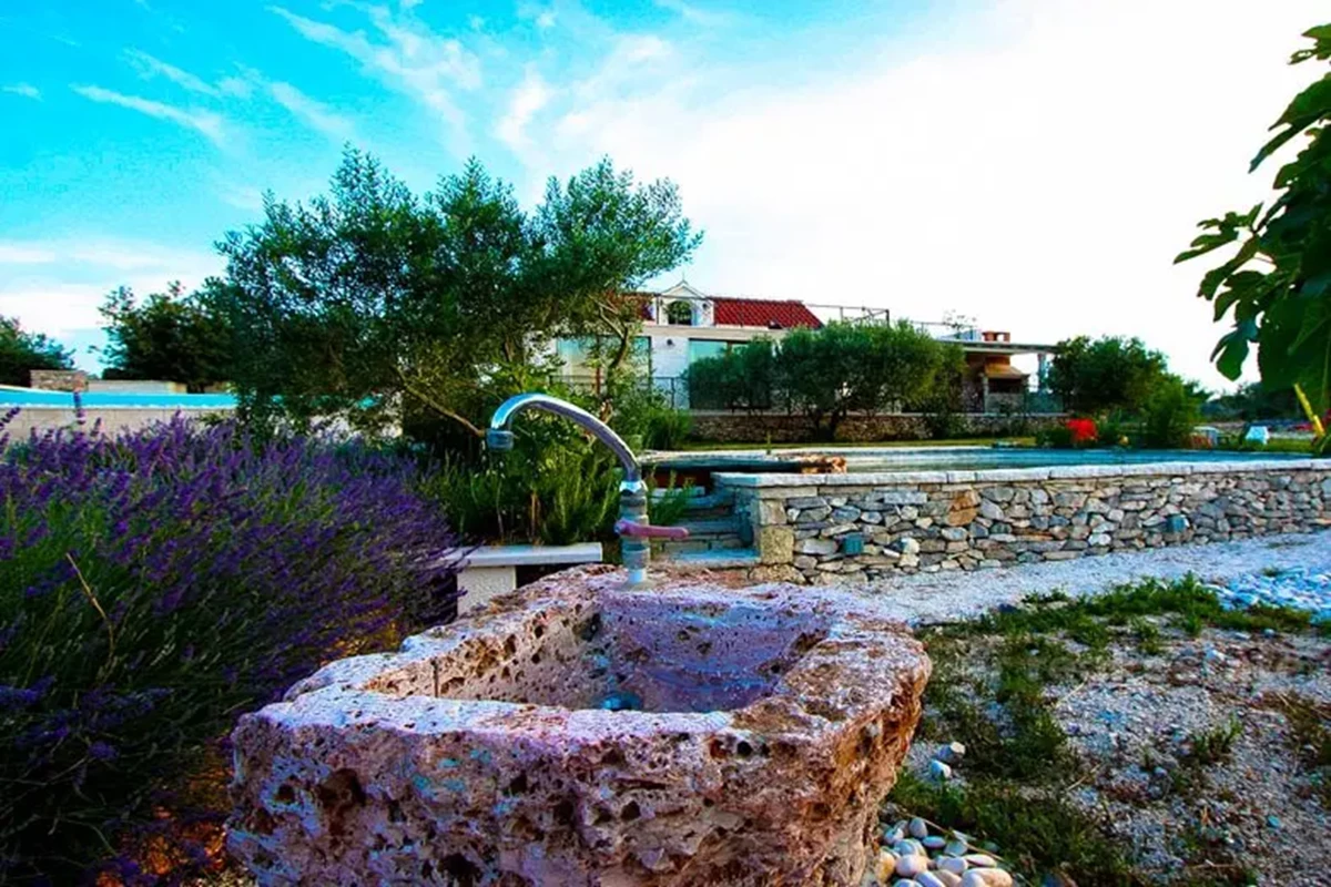 Bella villa con vista mozzafiato sul mare, in vendita