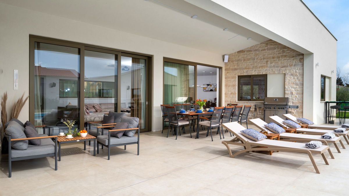 Casa moderna con piscina