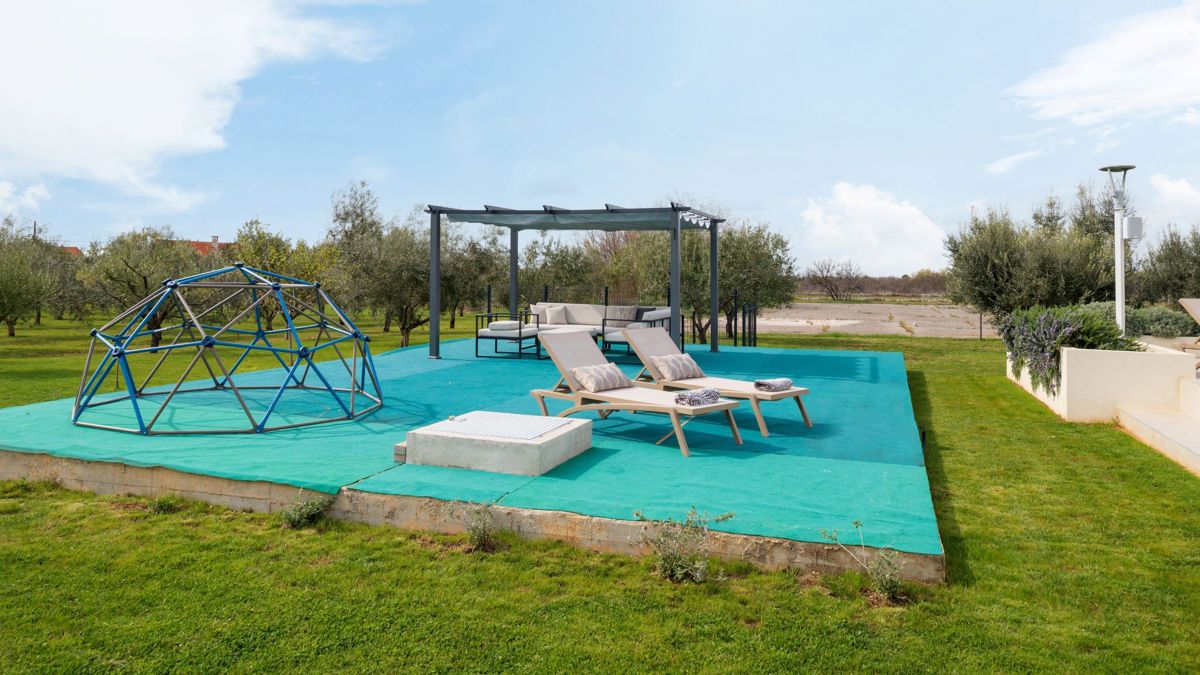 Casa moderna con piscina