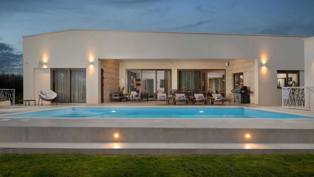 Casa moderna con piscina