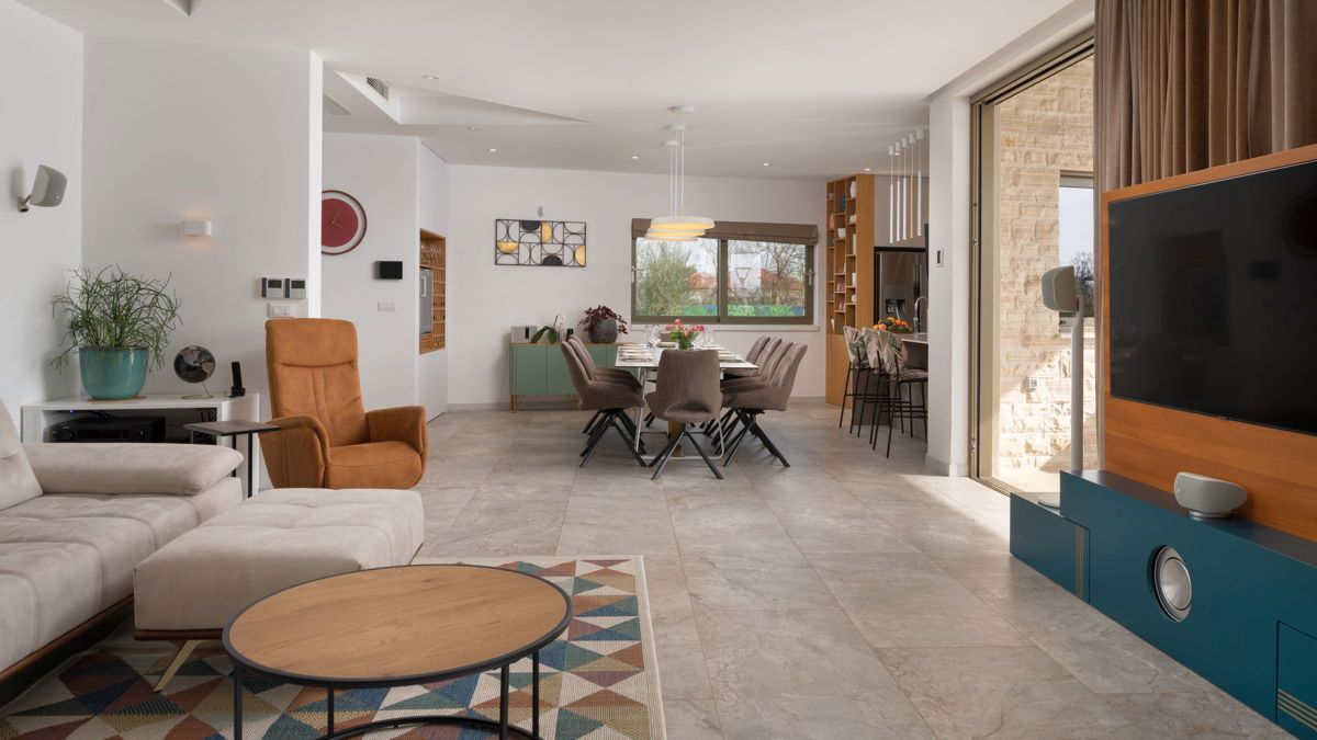 Casa moderna con piscina