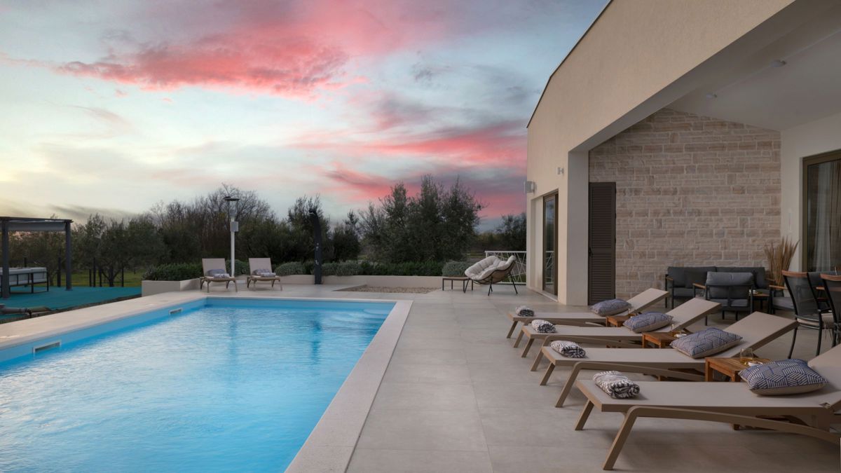 Casa moderna con piscina