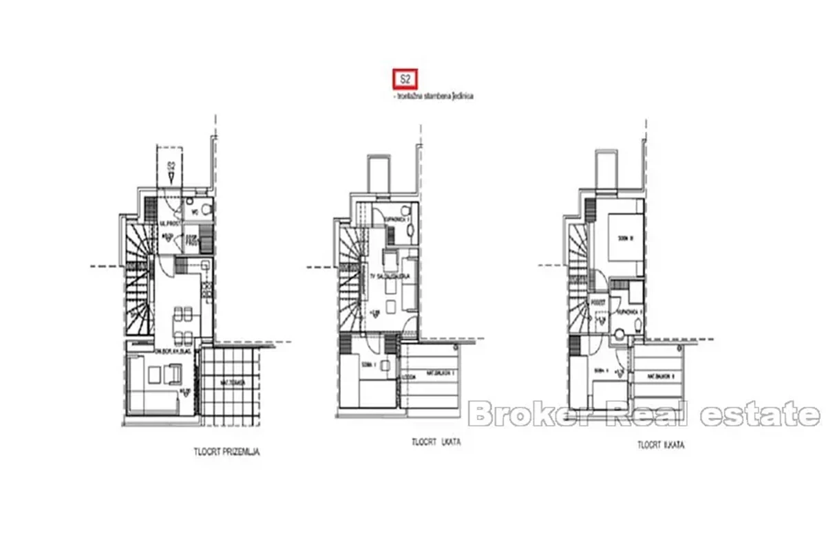 Appartamento su tre piani con cortile