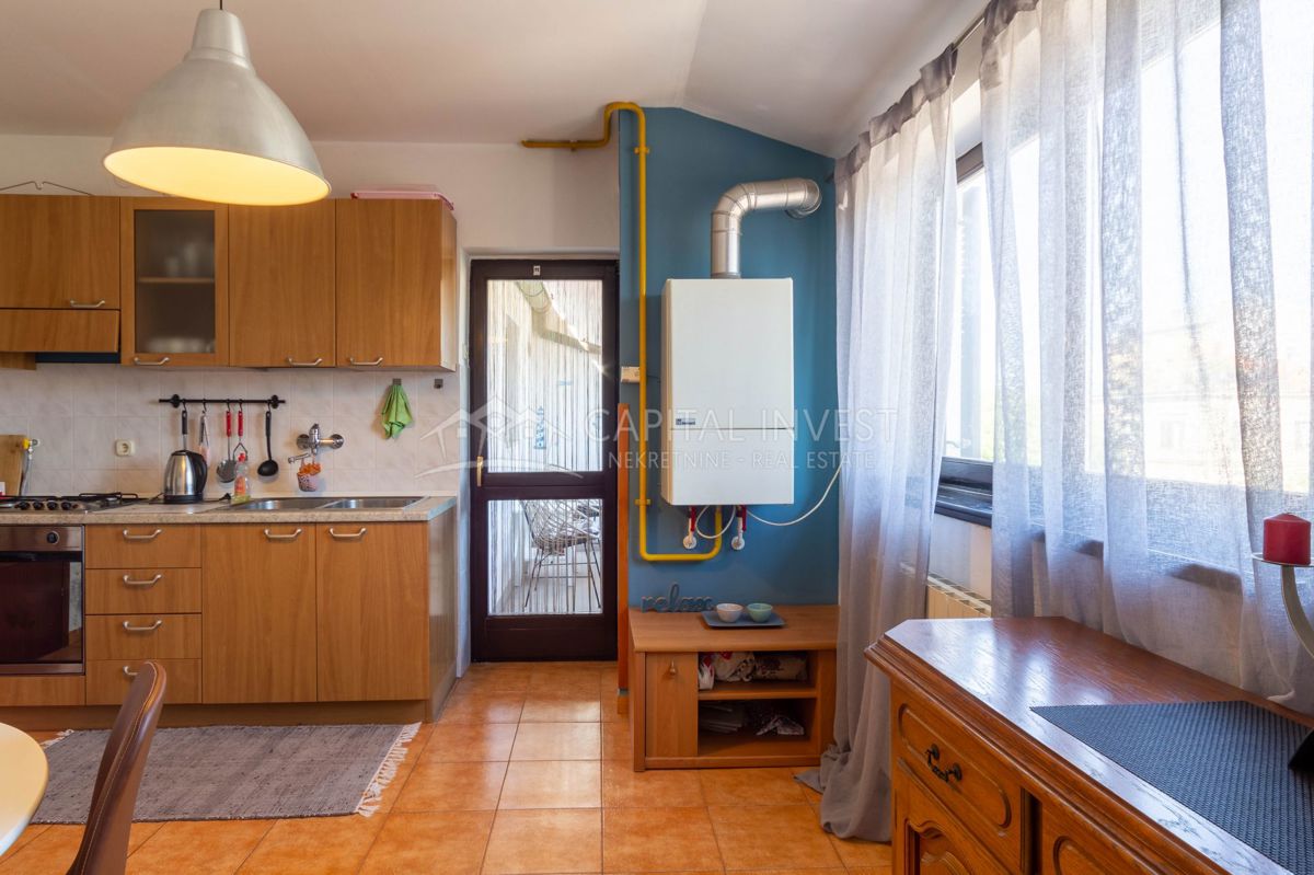Appartamento con balcone, Pola, Veruda
