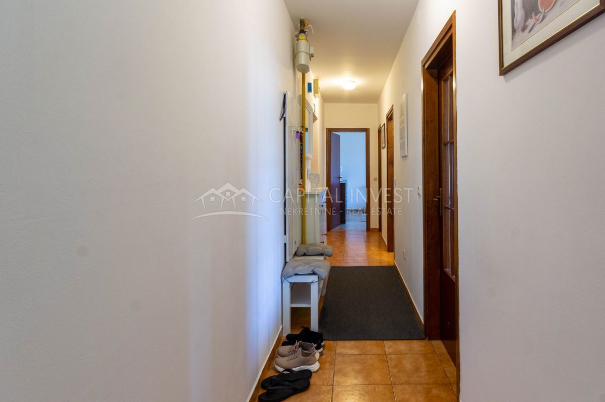 Appartamento con balcone, Pola, Veruda