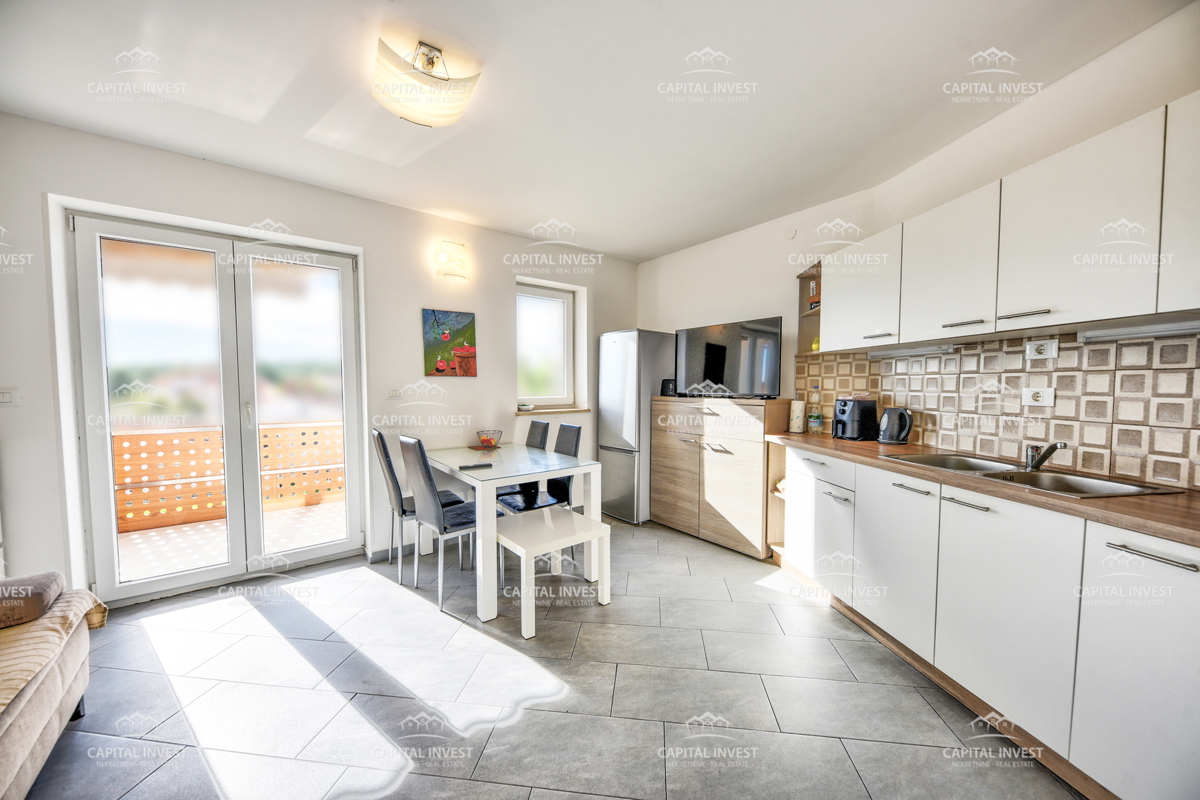 Appartamento al primo piano con balcone, Ližnjan, Istria