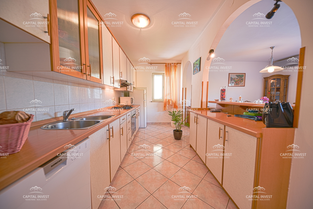 Appartamento trilocale in casa, garage, Pola, Istria