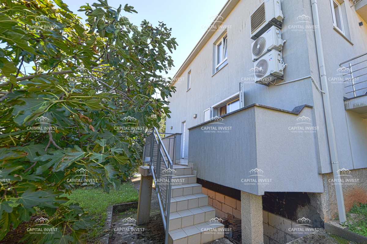 Appartamento trilocale in casa, garage, Pola, Istria