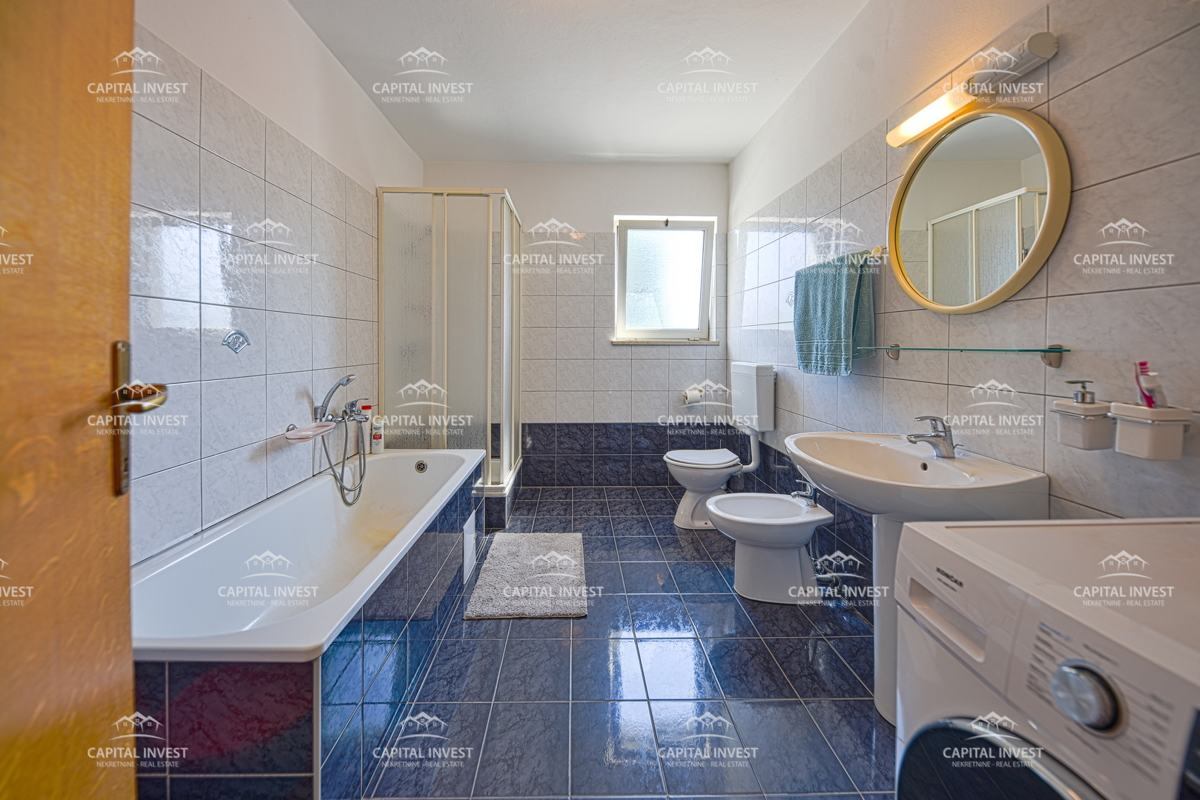 Appartamento trilocale in casa, garage, Pola, Istria