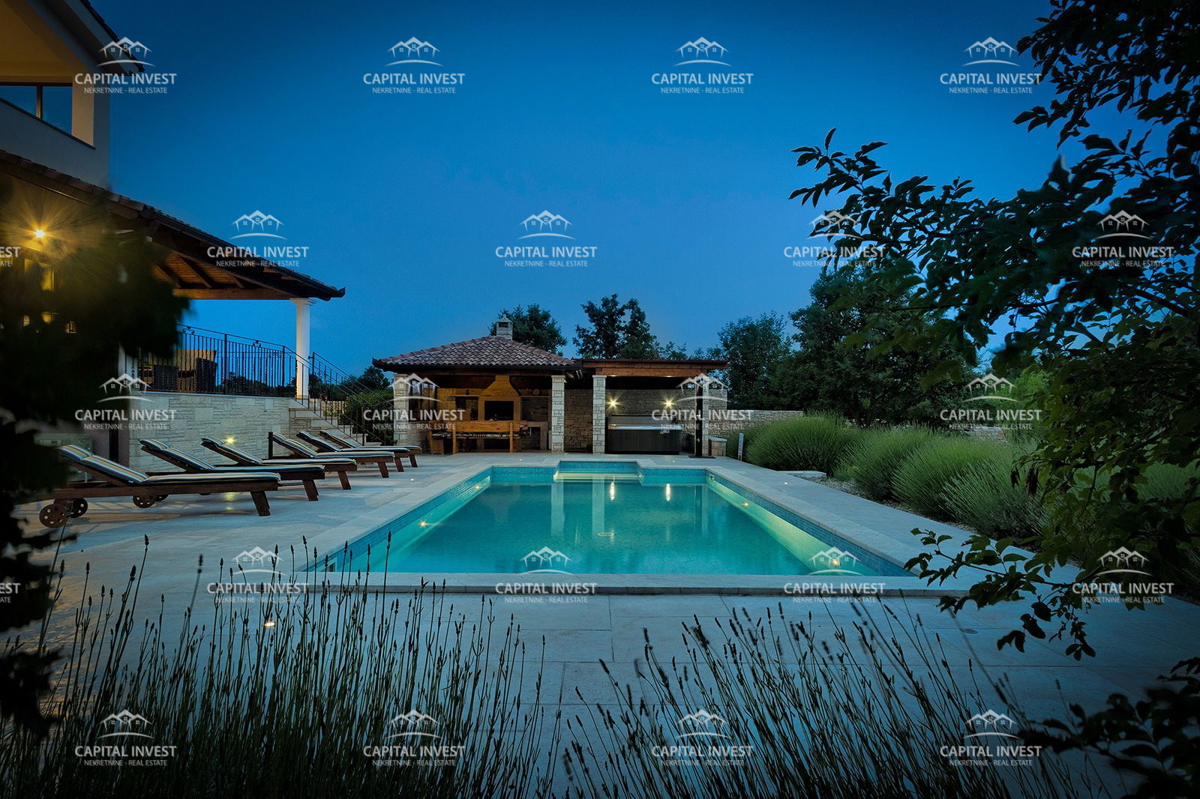 Villa con ampio giardino e piscina a Svetvinčenat, Istria