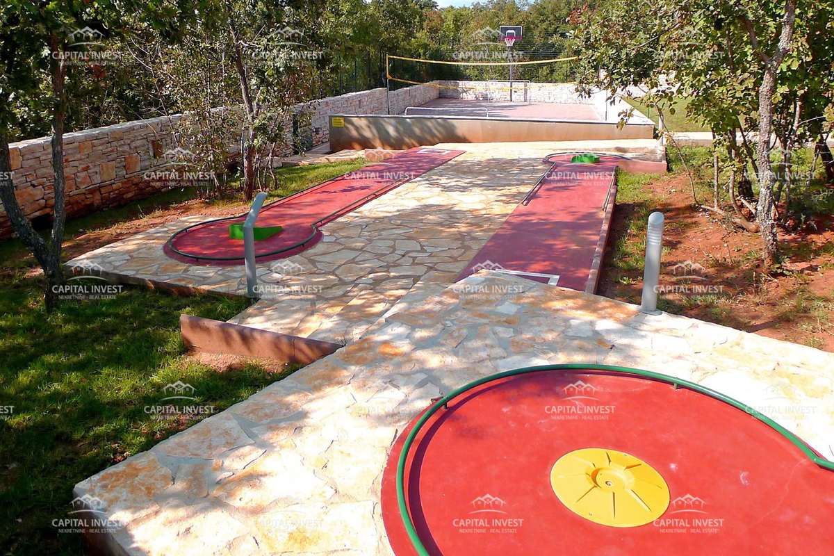 Villa con ampio giardino e piscina a Svetvinčenat, Istria