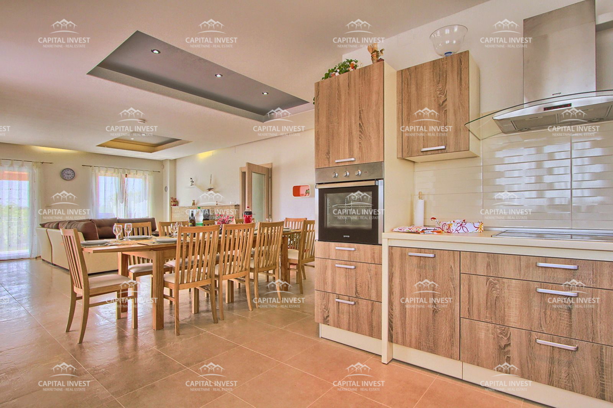 Villa con ampio giardino e piscina a Svetvinčenat, Istria