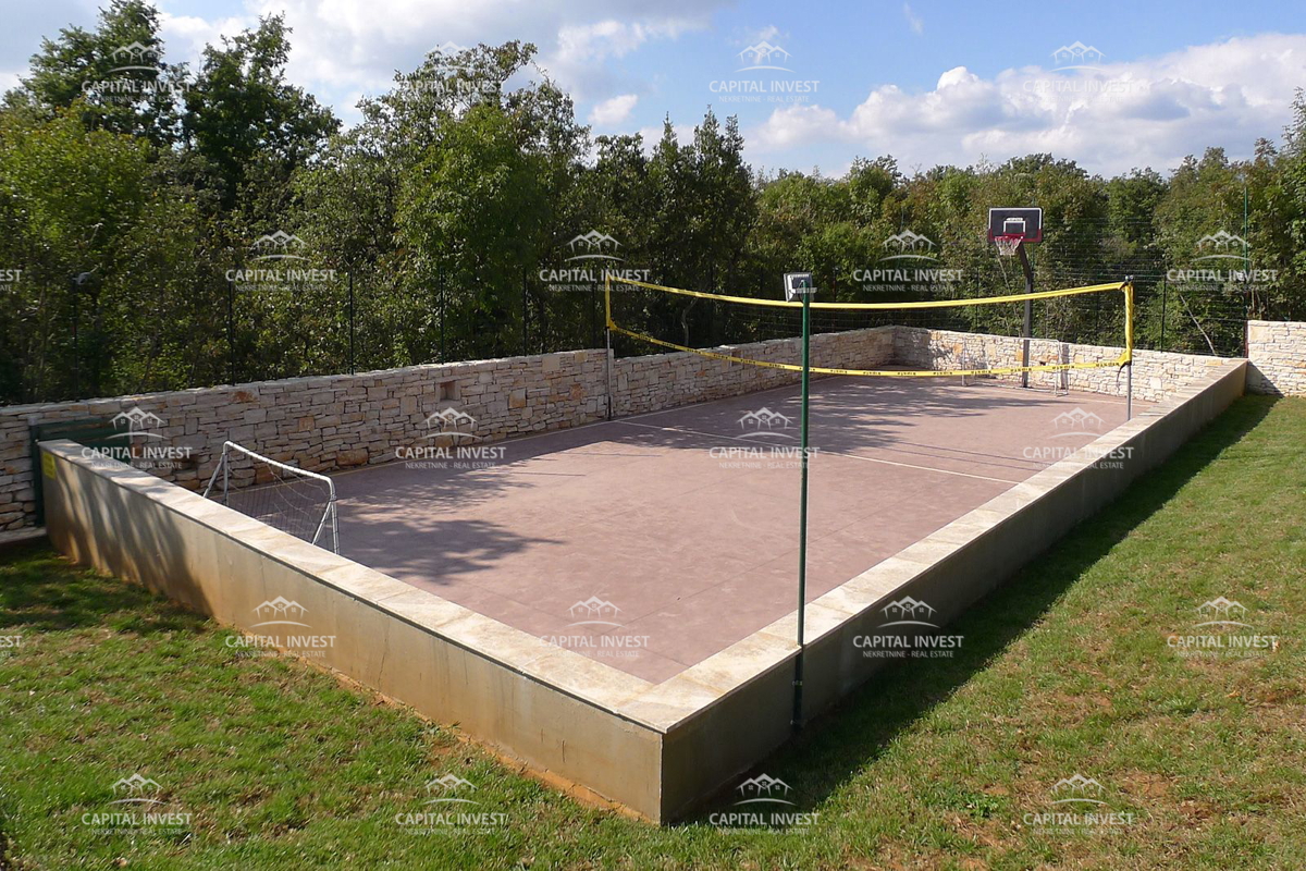 Villa con ampio giardino e piscina a Svetvinčenat, Istria