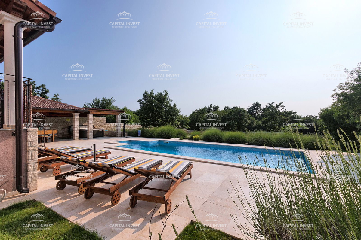 Villa con ampio giardino e piscina a Svetvinčenat, Istria