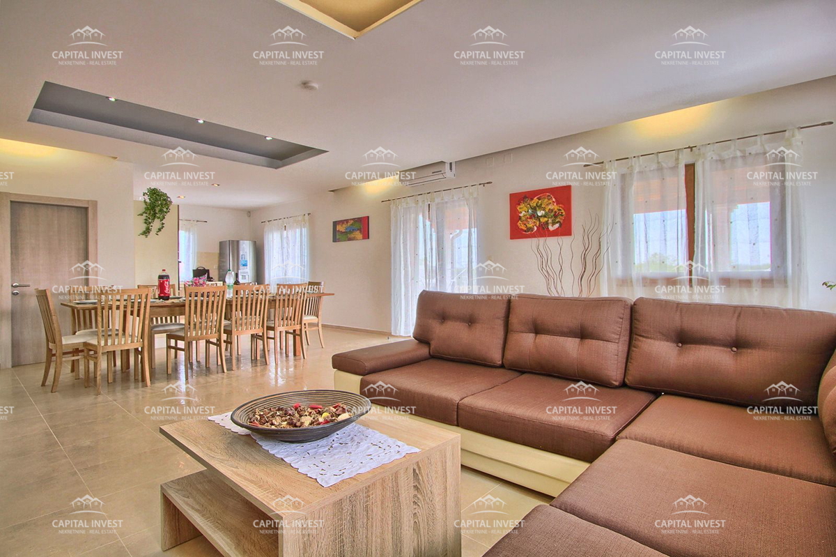 Villa con ampio giardino e piscina a Svetvinčenat, Istria